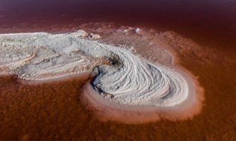 توضیح ناسا درباره قرمز شدن دریاچه ارومیه
