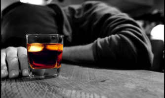 الکل به هر میزان مصرف همنشین ۷ سرطان است