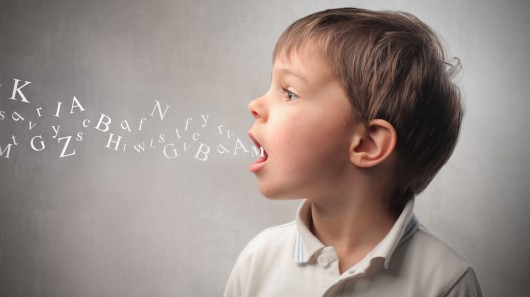 کودکان در شلوغی دیرتر زبان باز می‌کنند