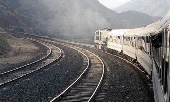 هشدار بروز مشکل در خطوط راه‌آهن با پیشرفت نشست زمین در دشت نیشابور