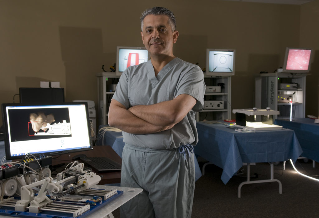 اعطای عالی‌ترین نشان انتاریوی کانادا به دانشمند ایرانی پیشتاز جراحی از راه دور