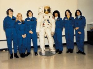 نخستین فضانوردان زن ناسا و مشکل کیف آرایش!