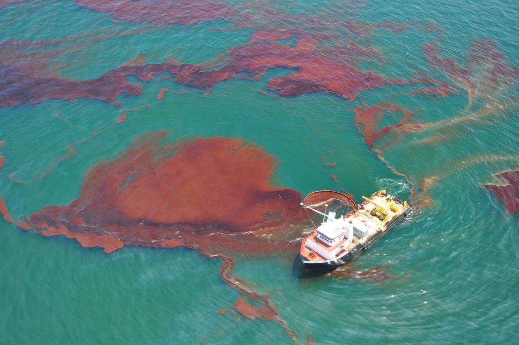 پاکسازی آلودگی‌های نفتی دریا با باکتری‌های مسلح به گرافن!