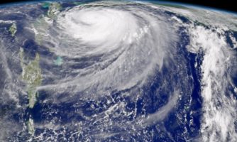 پیشکسوت هواشناسی هشدار داد: احتمال وقوع طوفانی بسیار عظیم در خلیج فارس