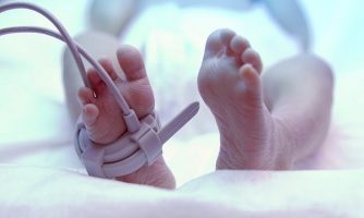 ابتلای نوزاد یک ماهه چینی به کروناویروس