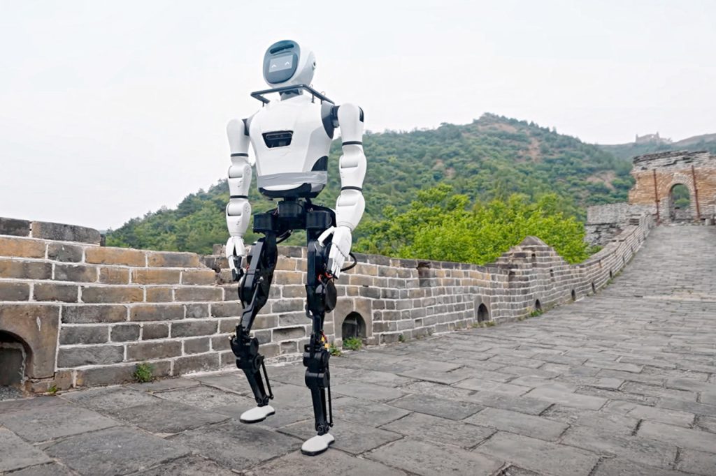 ربات هوشمند دیوار چین را فتح کرد