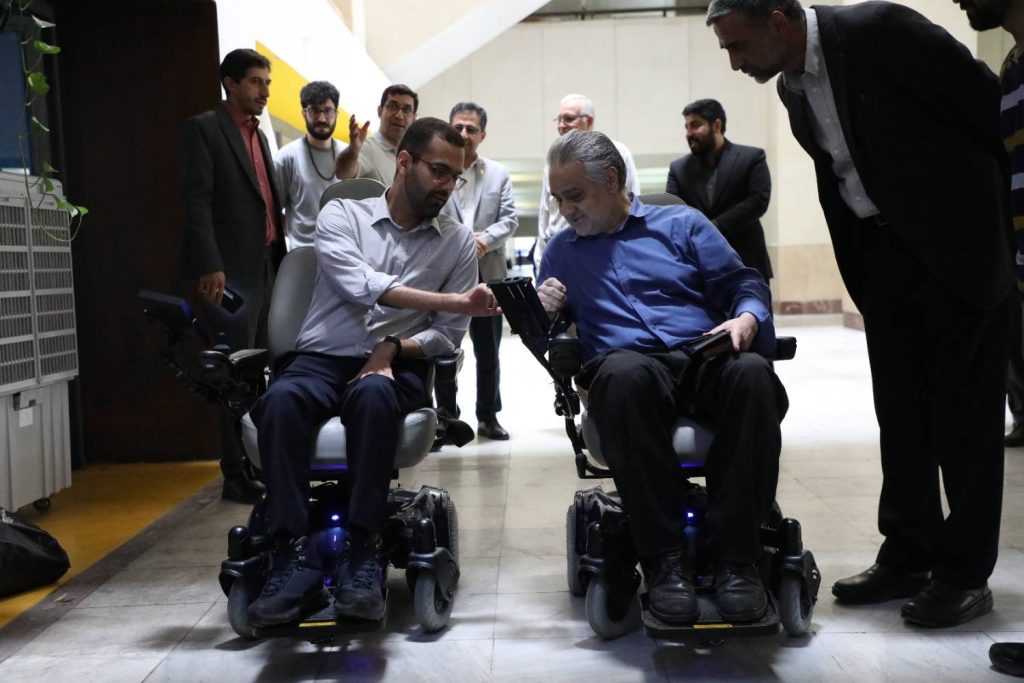 رونمایی از ویلچر برقی خودران با قابلیت مسیریابی در دانشگاه صنعتی امیرکبیر